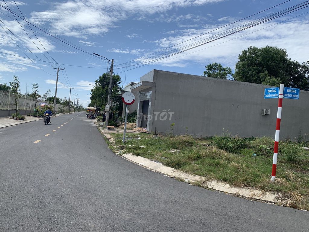 Đất thổ cư Nguyễn Văn Kỉnh, P1, Kiến Tường 94m² giá 990 triệu - Đầu tư sinh lời hấp dẫn!