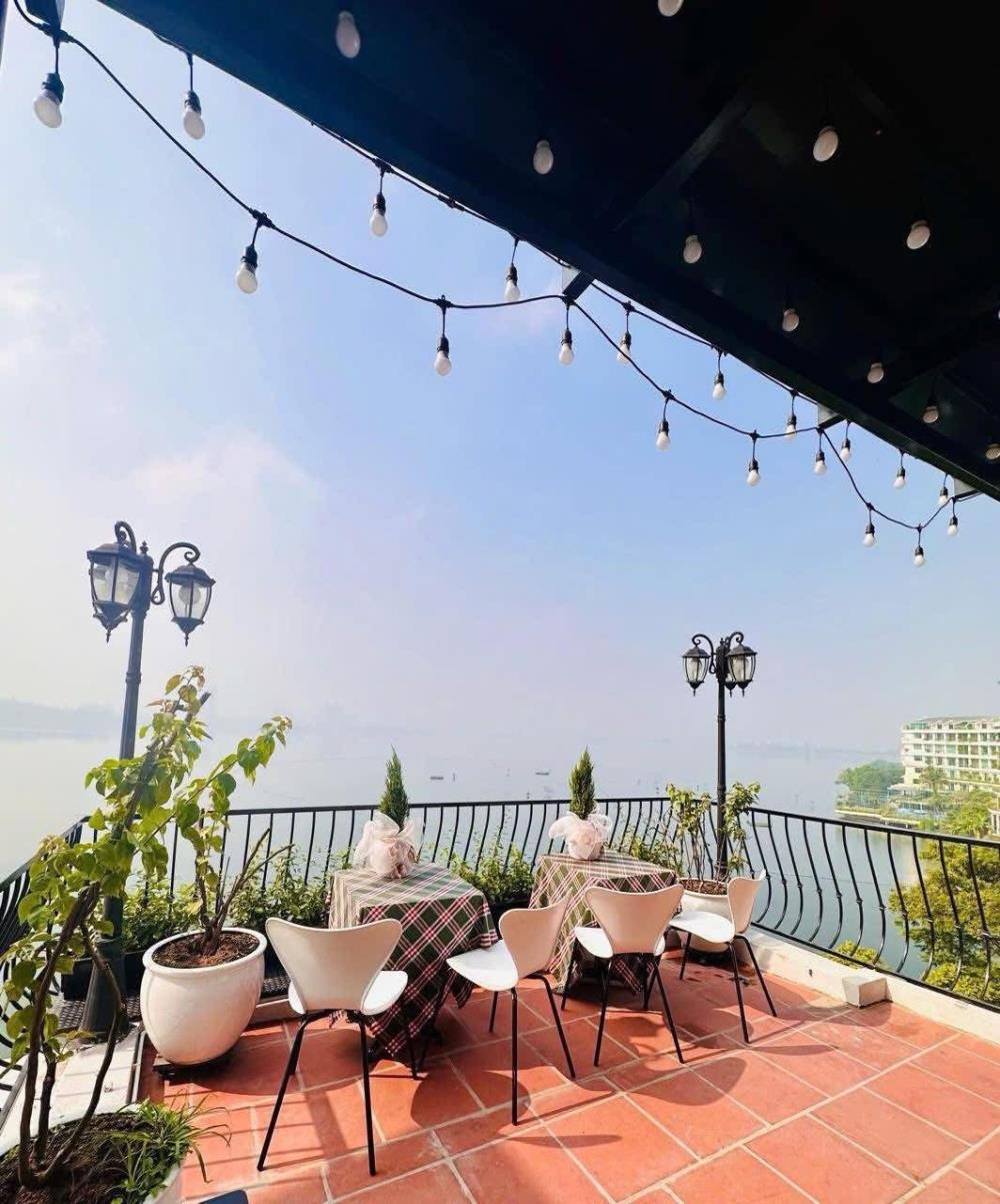 Nhà 7 tầng tại Hồ Tây 35m² giá 21.4 tỷ - Đầu tư sinh lời ngay!