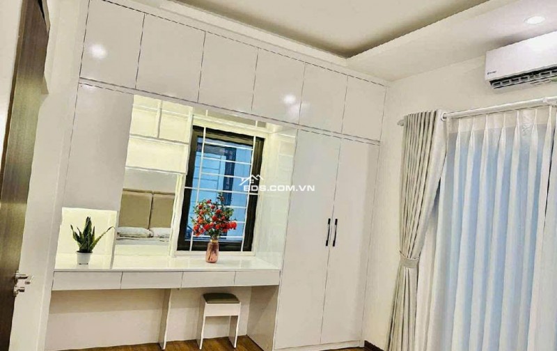 Bán gấp nhà phố Nguyễn Khánh Toàn 60m² x 5 tầng - Giá 15 tỷ, vị trí đắc địa