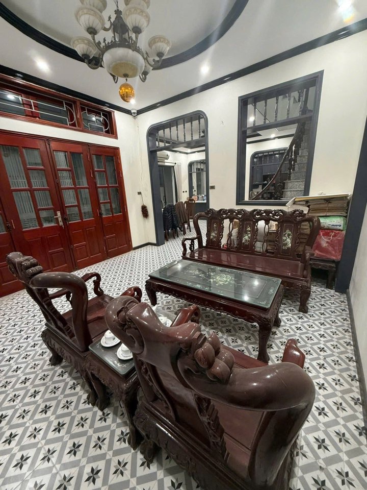 Nhà Mặt Phố Đội Cấn, Ba Đình 114m² giá 65 tỷ - Lô Góc Đắc Địa, Thương Lượng!