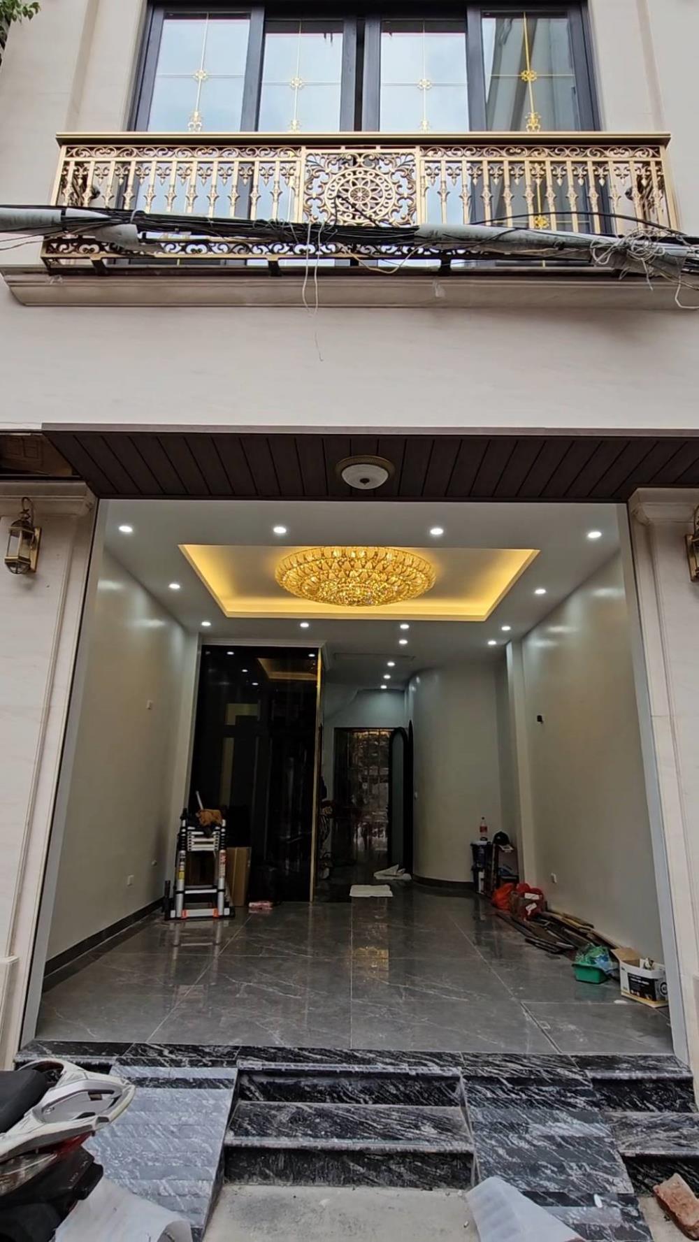 Nhà phố Hồng Mai, Hai Bà Trưng 35m² giá 16.8 tỷ - Mặt tiền ô tô tránh, thang máy hiện đại!