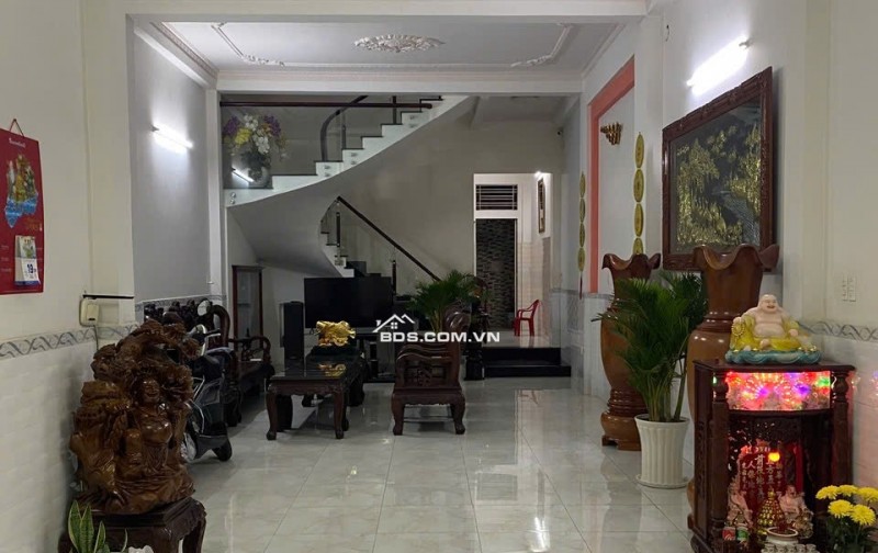 Bán nhà mặt tiền 3 lầu 5PN số 22 Quách Hữu Nghiêm, Tân Phú - Pháp lý rõ ràng, tiện kinh doanh!