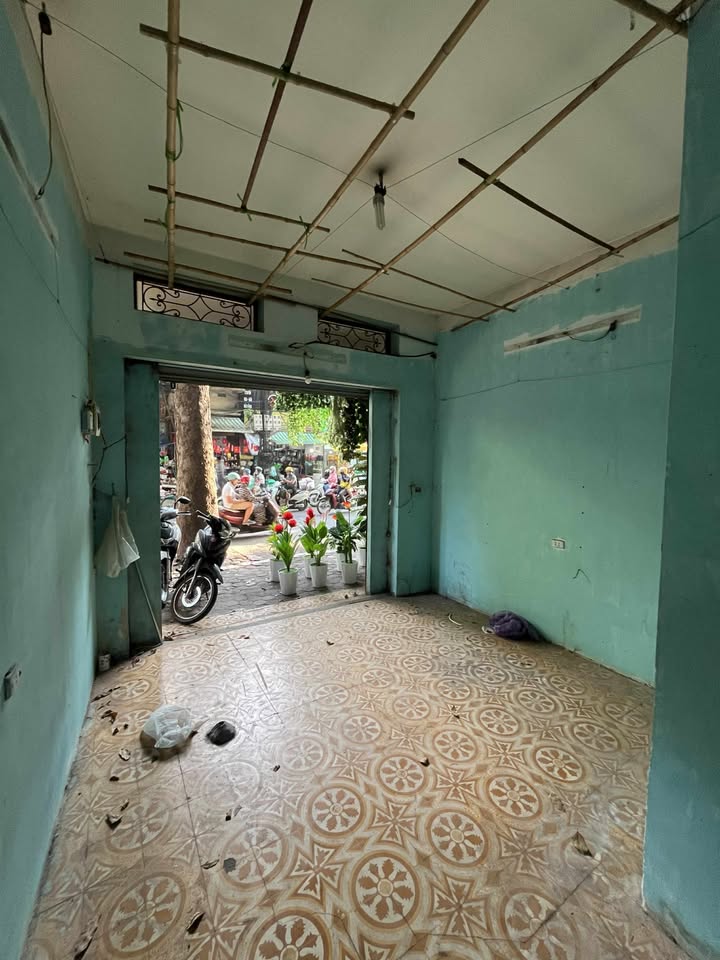 Cửa hàng cho thuê mặt phố Hoàng Hoa Thám 18m² - Vị trí sầm uất, giá tốt!