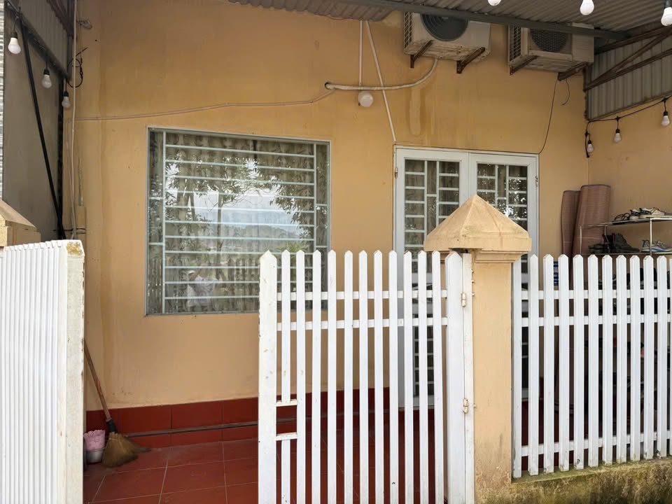 Nhà phố Lào Cai 100m² giá 3.7 tỷ - Pháp lý sổ đỏ chính chủ, giao dịch nhanh!