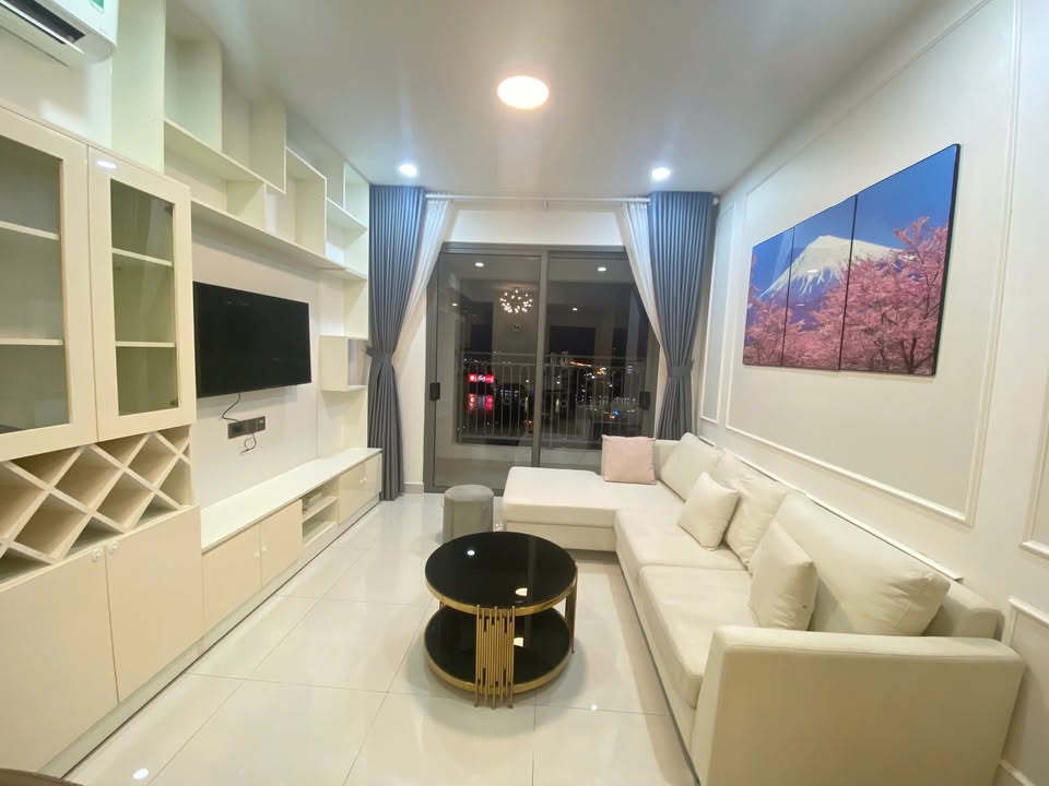 Căn hộ Saigon Royal 86m² giá 15 triệu - Sang trọng, tiện nghi ngay trung tâm!