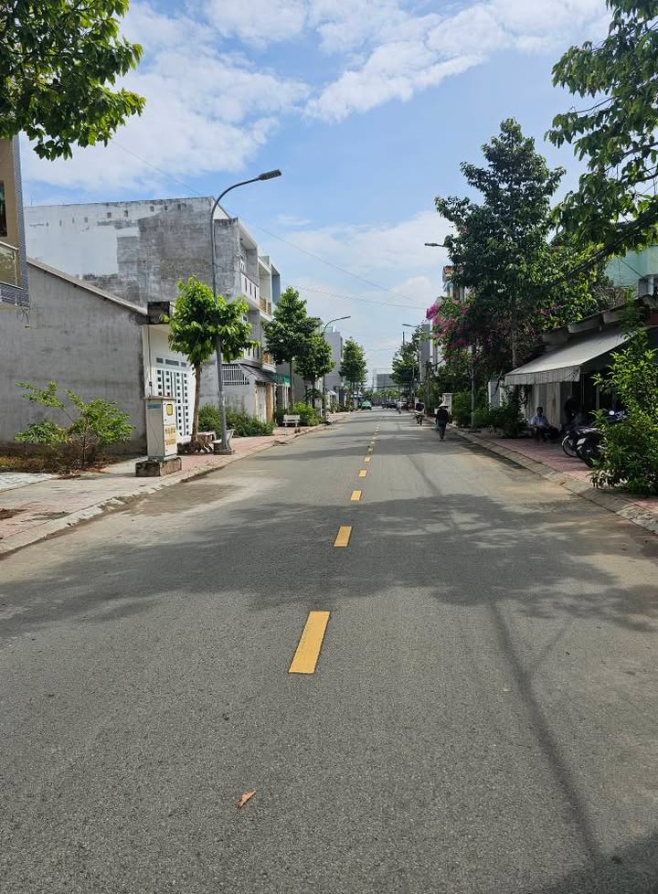 Nhà mặt tiền Đặng Minh Nhuận, Mỹ Tho 122m² giá 5 tỷ - Thiết kế hiện đại, vào ở ngay!