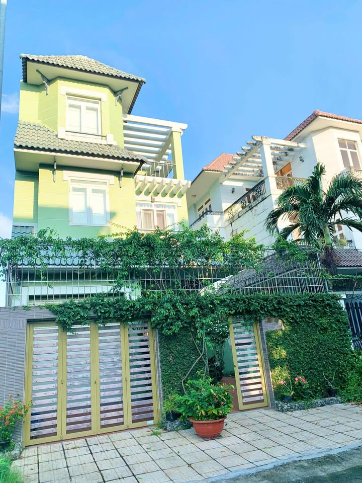 Nhà nguyên căn quận 9 160m² giá 19 triệu - Phù hợp làm văn phòng và kinh doanh