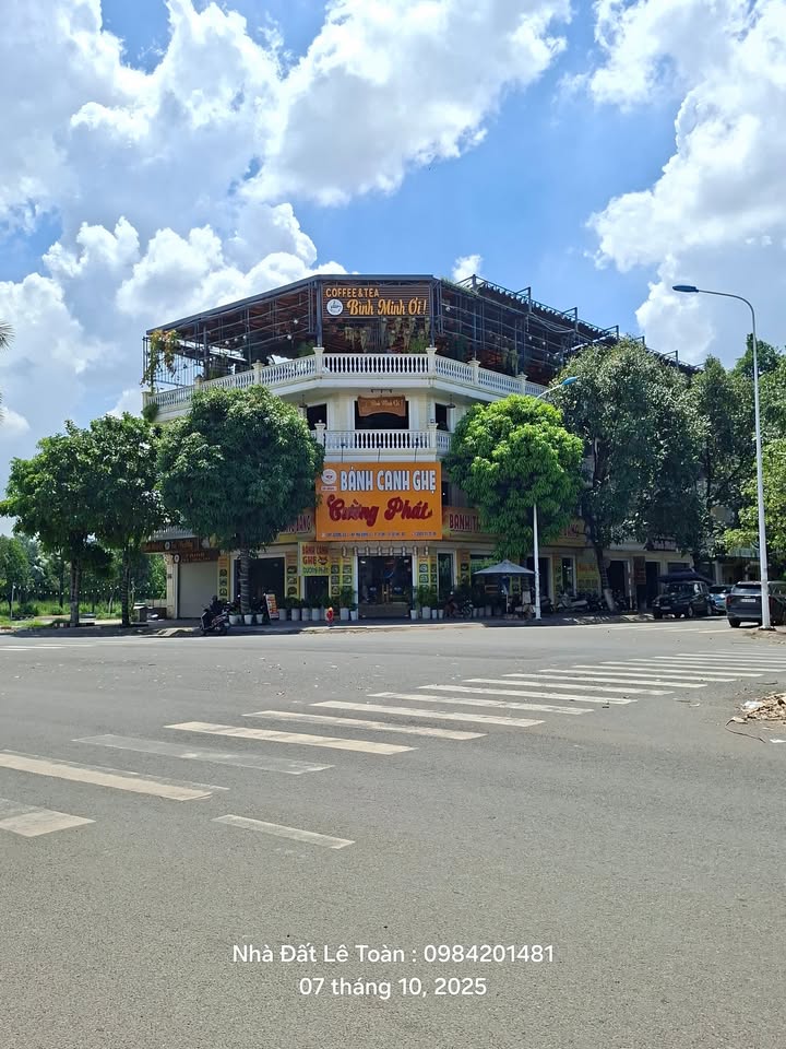 Đất nền Khu Quãng Trường Xanh, Dĩ An 95m² giá 15 tỷ - Sát ngân hàng, vị trí đắc địa!