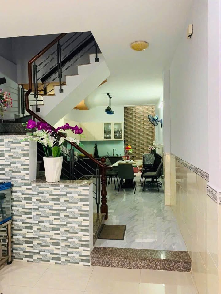 Nhà cho thuê mặt tiền đường Số 11, Bình Tân 80m² giá 12 triệu - Đẹp và thoáng mát!