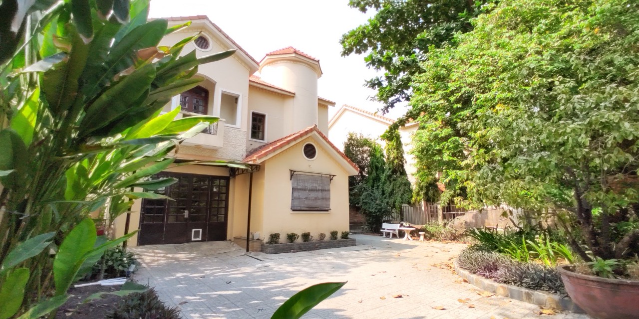 Cho thuê villa Thảo Điền 500m² giá 3.5 nghìn USD - Vị trí đắc địa cho kinh doanh!