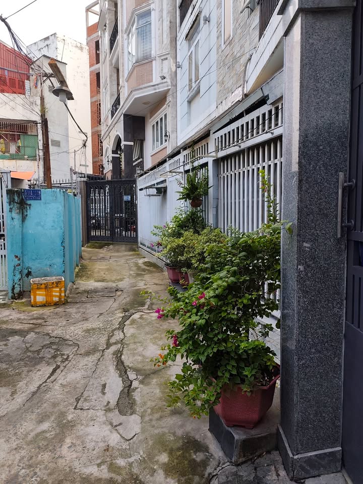 Nhà phố Lê Quang Định, Phú Nhuận 18m² giá 2.8 tỷ - Sổ hồng chính chủ, an ninh tốt!