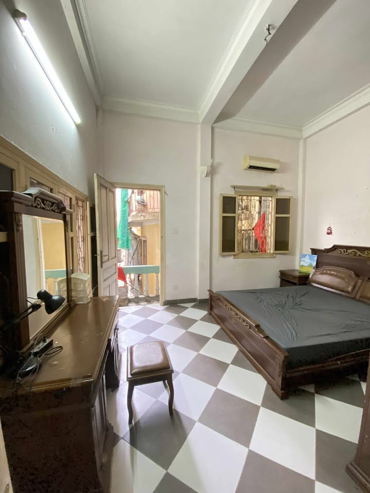 Phòng trọ Ngách 77/612 Đường La Thành 20m² giá 4 triệu - Tiện nghi đầy đủ cho cuộc sống tiện lợi!