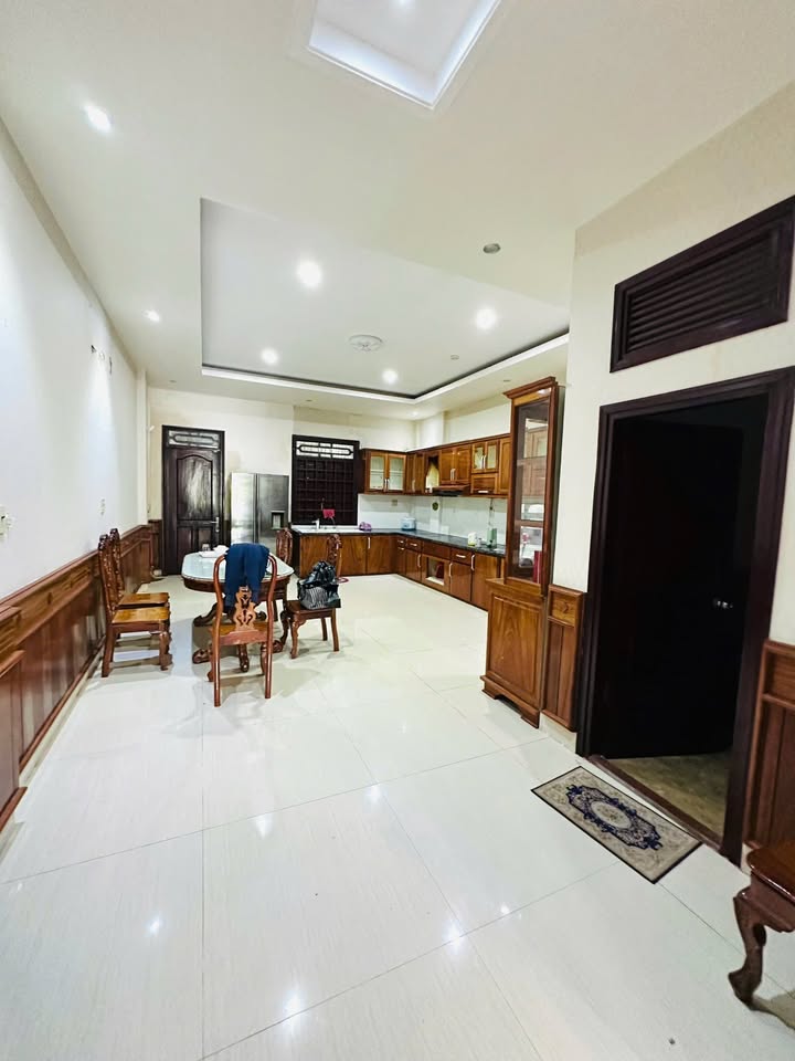 Nhà 1 Trệt 2 Lầu Trần Quang Khải 110m² giá 11.5 tỷ - Gần chợ Tắc Ráng!