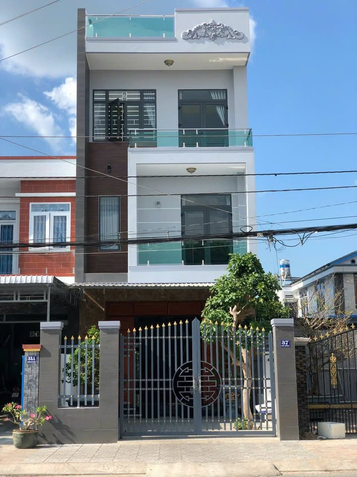 Nhà 3.5 tầng mặt tiền đường Phù Đổng, TP Cao Lãnh, 275m² - Chính chủ bán gấp!