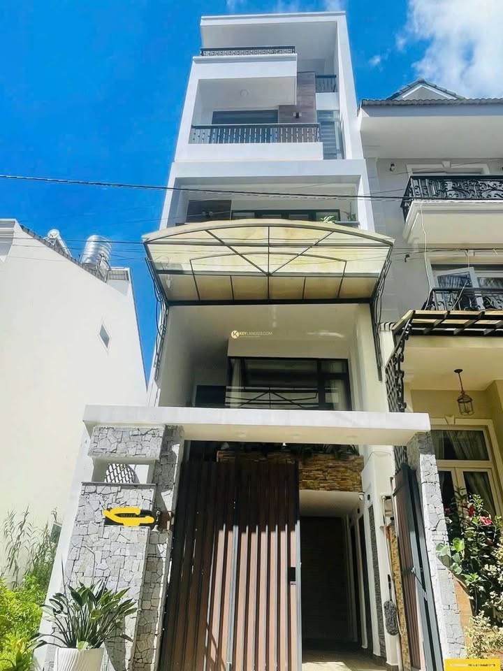 Nhà 5 tầng Phù Đổng Thiên Vương 93,7m² giá 9 tỷ - Vị trí đắc địa, tiện ích đầy đủ!