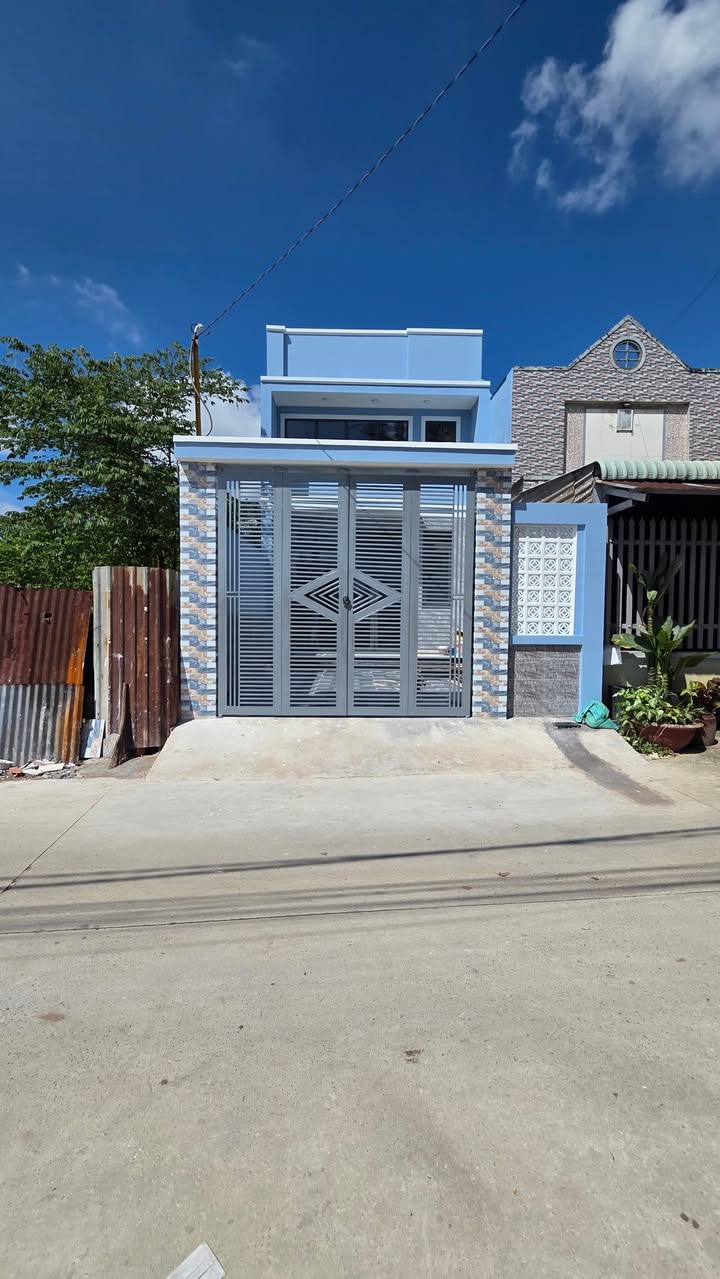 Nhà Đúc Lững Tân Hiệp Hóc Môn 137m² giá 4.5 tỷ - Sẵn sàng vào ở ngay!