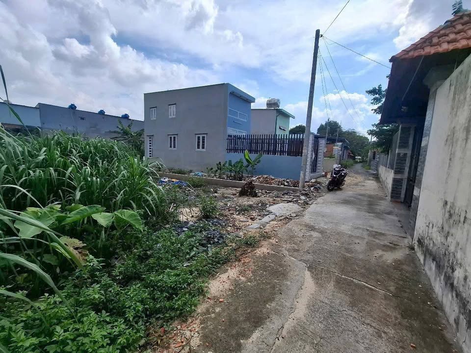 Nhà lầu và đất nền Thới Tam Thôn Hóc Môn 245m² giá 5,2 tỷ - Sổ đỏ chính chủ