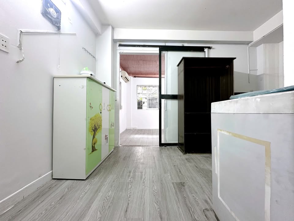 Căn hộ 1 phòng ngủ 35m² full nội thất tại Quận 10 - Tiện nghi đầy đủ, giá thỏa thuận!