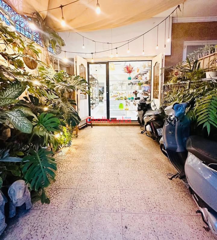 Cho thuê nhà góc 2 mặt tiền Trần Khánh Dư, Quận 1 - Kinh doanh đắc địa!