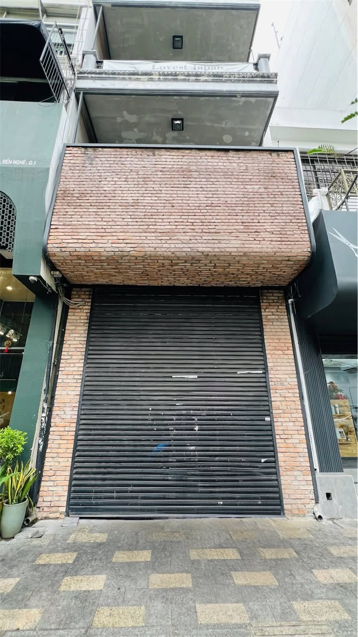 Cho thuê mặt bằng kinh doanh Lê Thánh Tôn Quận 1, diện tích 99m² - Vị trí đắc địa, đông khách du lịch