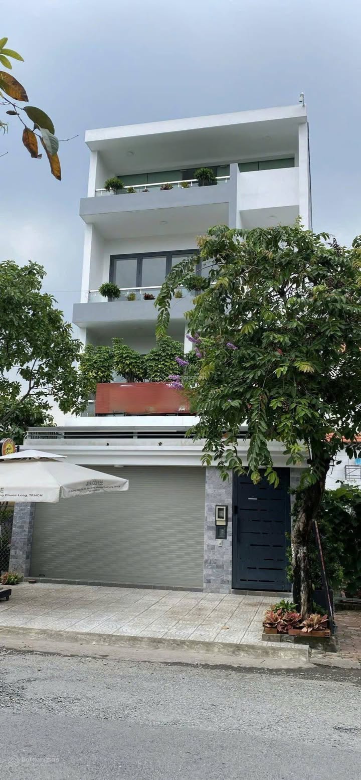 Cho thuê nhà góc Đỗ Xuân Hợp, Quận 9, 140m² - Thang máy, giá tốt chỉ 39 triệu!