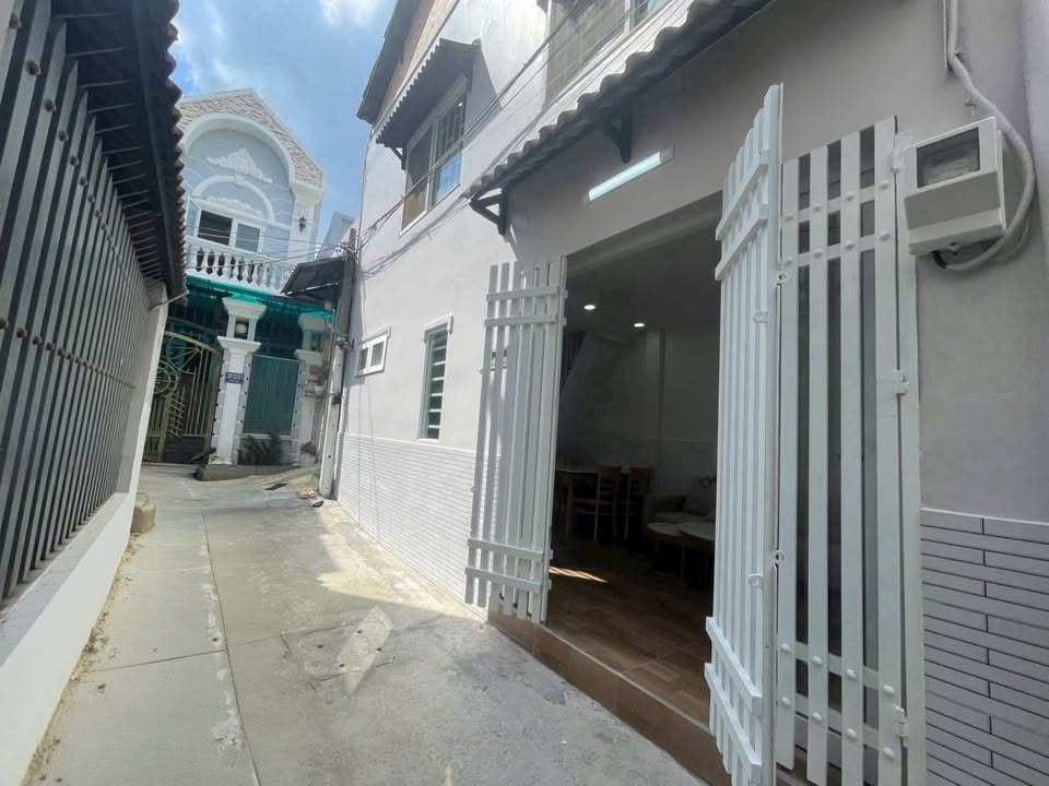 Nhà phố hẻm 1247 đường Huỳnh Tấn Phát, quận 7, 20m² giá 2.599 tỷ - Sổ hồng riêng, an ninh tốt!