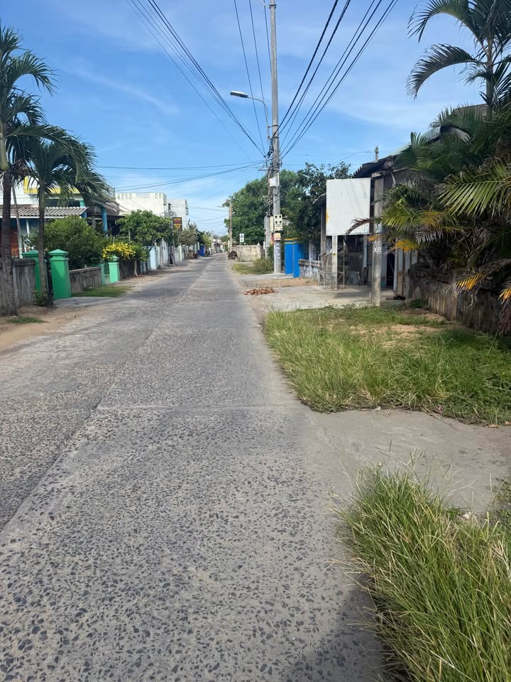 Đất nền Đông Hòa Phú Yên 400m² giá 400 triệu - Gần chợ và biển!