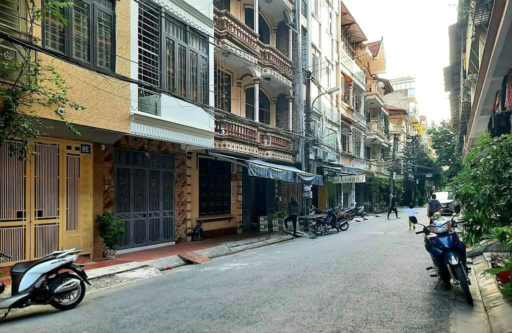 Nhà mặt phố Định Công, Hoàng Mai 102m² giá thương lượng - Vị trí đắc địa, kinh doanh thuận lợi!