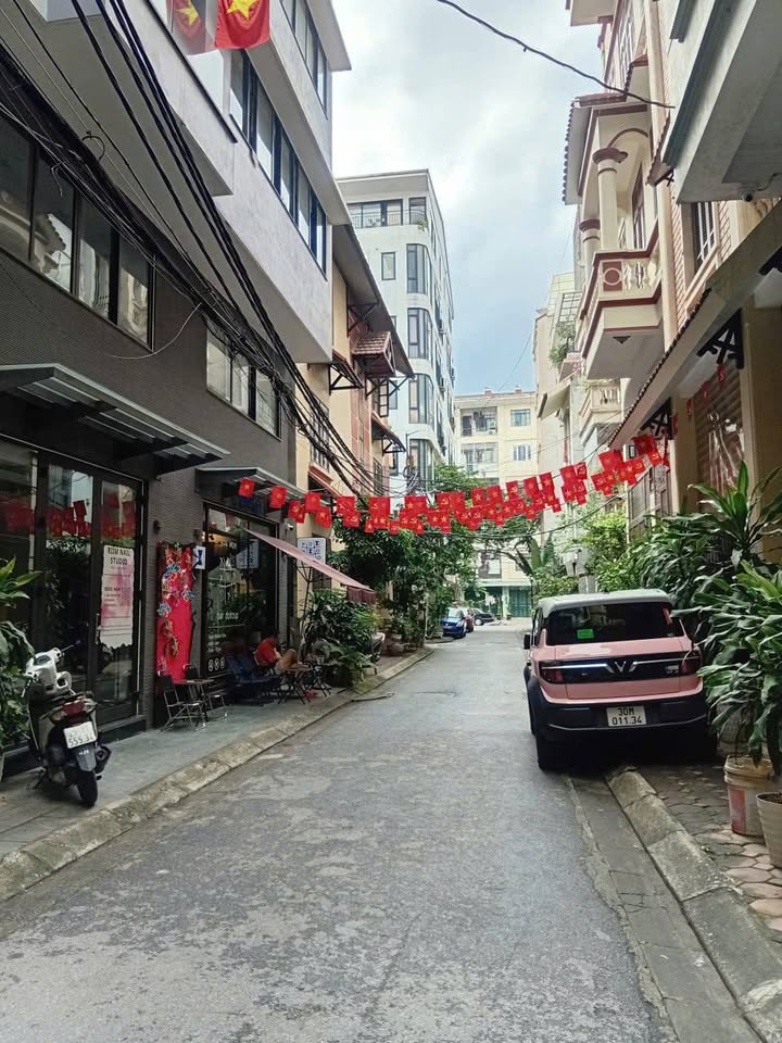 Nhà phố Trần Phú, Ba Đình 64m² giá 28 tỷ - An sinh đỉnh cao, ô tô tránh!