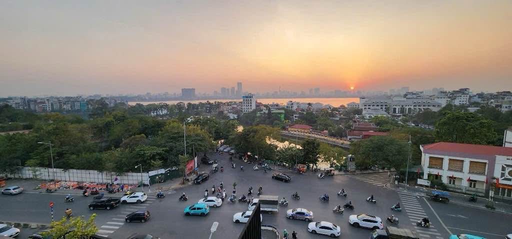 Bán gấp mặt phố Quảng An 130m² giá 74 tỷ - Kinh doanh đỉnh cao!