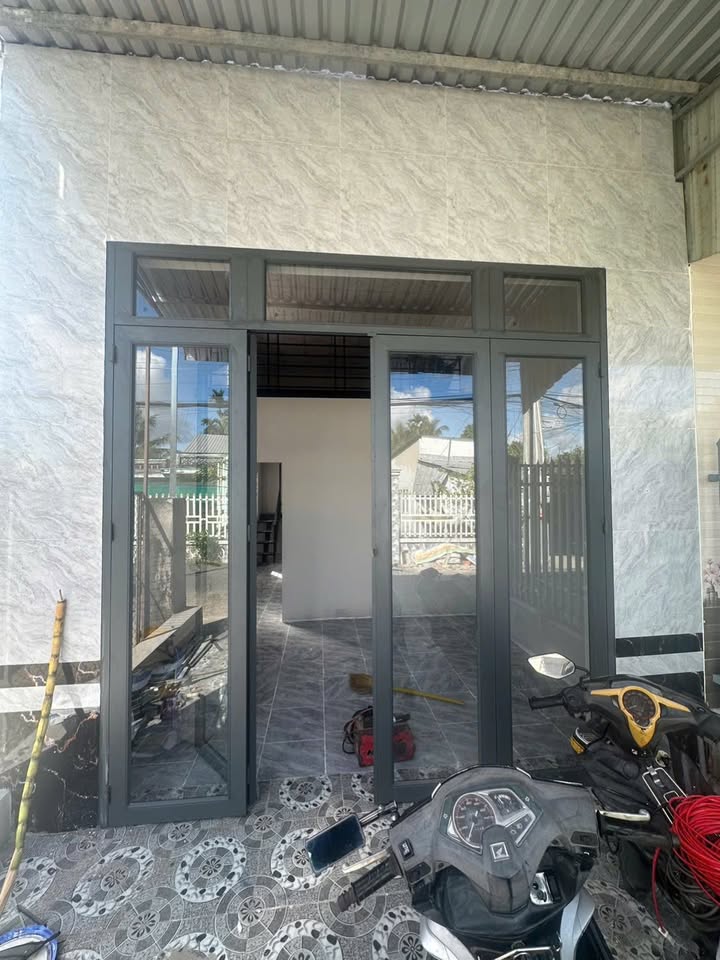 Nhà có gác Vị Tân Cần Thơ 60m² giá 690 triệu - Lộ nhựa ô tô, gần trường và chợ!