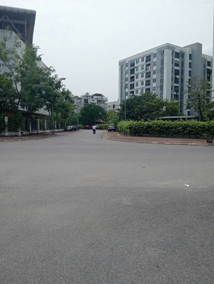 Đất Giang Biên 80m² giá 15 tỷ - Tiềm năng ô tô vào tận nơi!