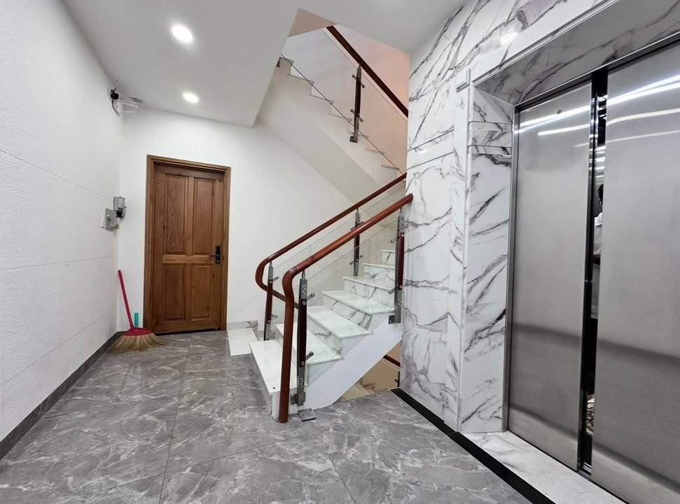 Nhà phố cho thuê Cityland Park Hills Gò Vấp 100m² giá 38 triệu - Hầm và thang máy sang trọng!