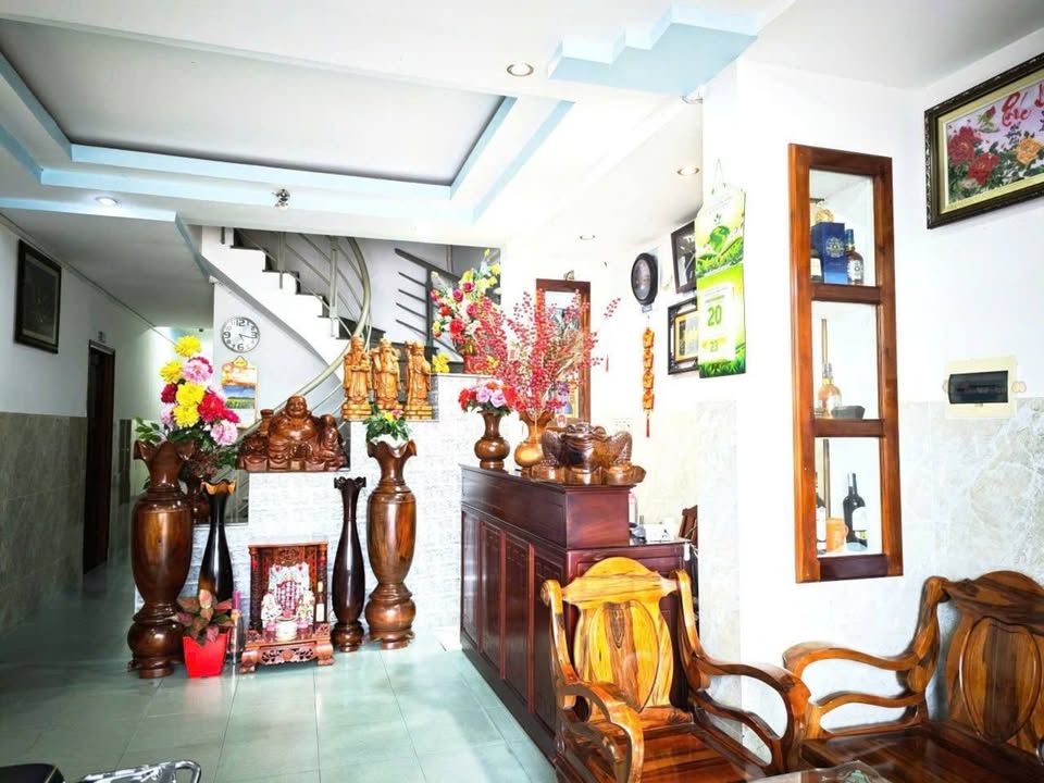 Khách sạn mặt tiền Nguyễn Trường Tộ, La Gi 290m² - Cơ hội đầu tư kinh doanh ngay!