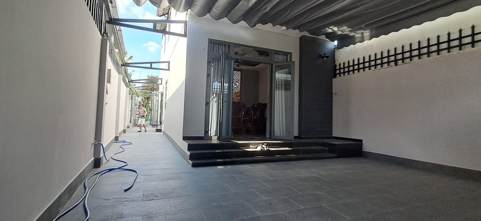 Biệt thự mini 2 tầng 330m² tại Đông Ba, Bình Hòa - Sân rộng thoải mái cho mọi nhu cầu!