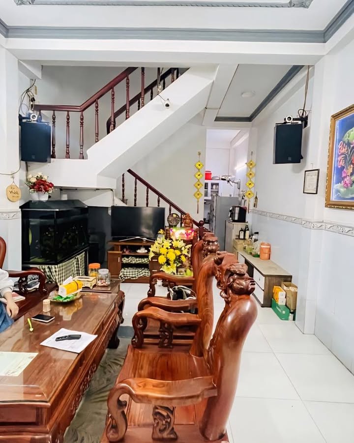 Nhà riêng 3 tầng Lạc Long Quân, 55m² giá 6.8 tỷ - Pháp lý rõ ràng!