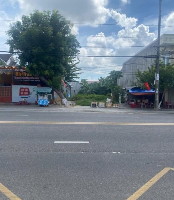 Bán gấp FrontHouse mặt tiền Phạm Văn Đồng, Quảng Ngãi, 112m² - Giá tốt thương lượng!