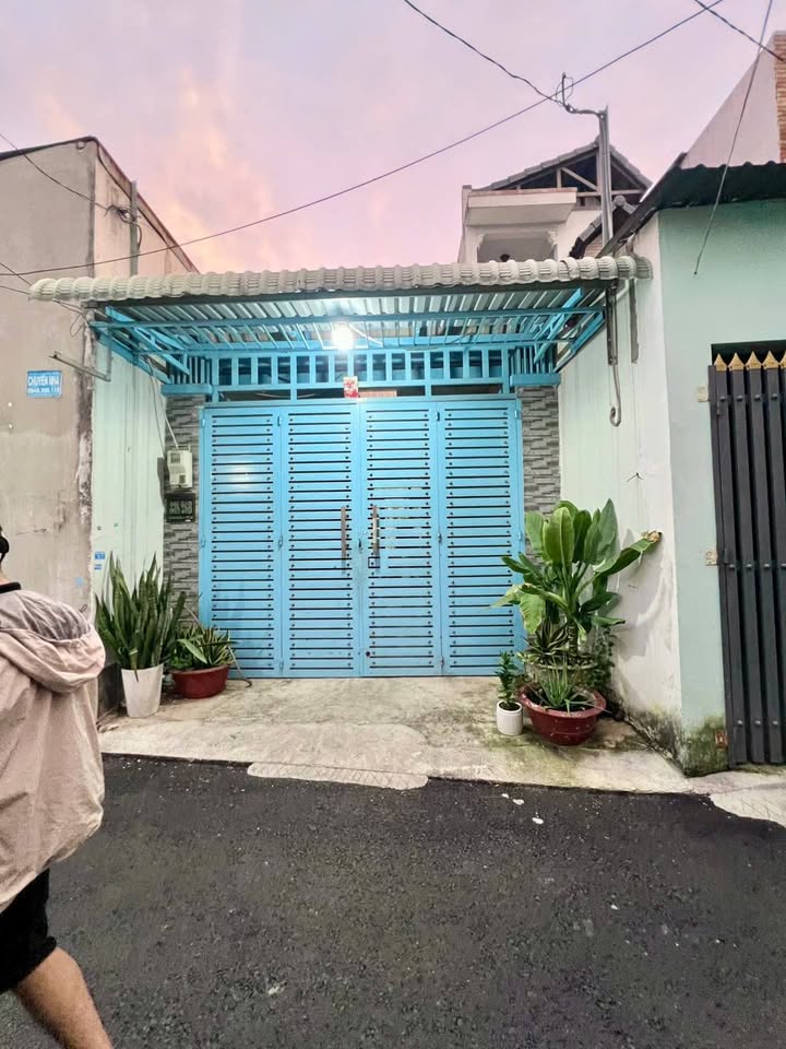 Nhà Lê Văn Khương, quận 12, 105m² giá 5.49 tỷ - Sổ hồng riêng, vị trí tiện lợi!