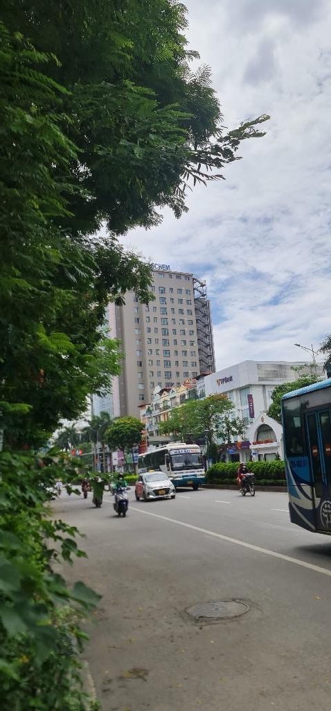 Nhà mặt tiền đường Nguyễn Văn Cừ, quận Long Biên, 292m², giá 79 tỷ - Đầu tư sinh lời ổn định!