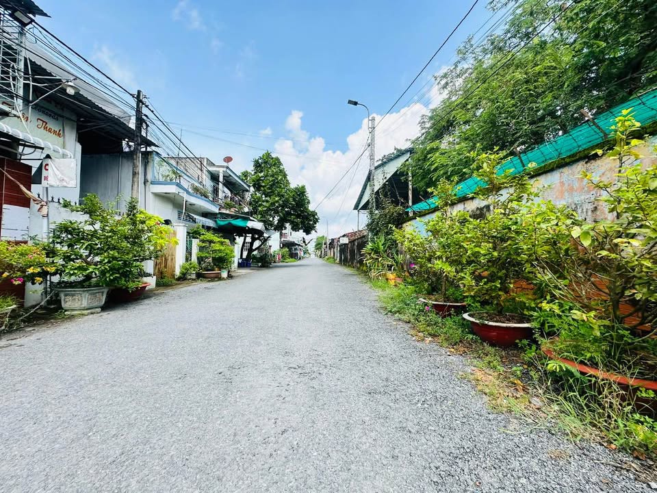 Nhà mặt tiền đường Hoàng Hoa Thám, Phường Long Châu, Vĩnh Long 94.9m² - Giá chỉ 2.7 tỷ!