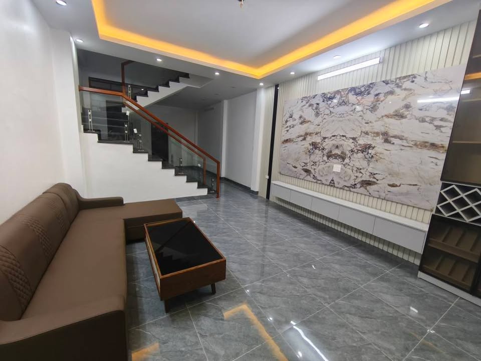 Nhà 3 tầng phường Cẩm Thành, Cẩm Phả 57m² giá 2.05 tỷ - Full nội thất sang trọng!