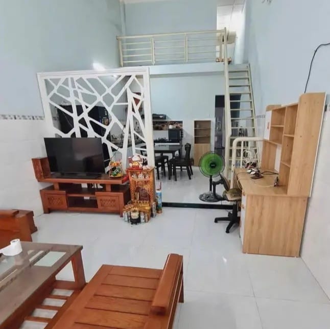 Nhà gác lửng Trần Hưng Đạo 60m² giá 1.55 tỷ - Sổ đỏ chính chủ, nội thất đầy đủ!