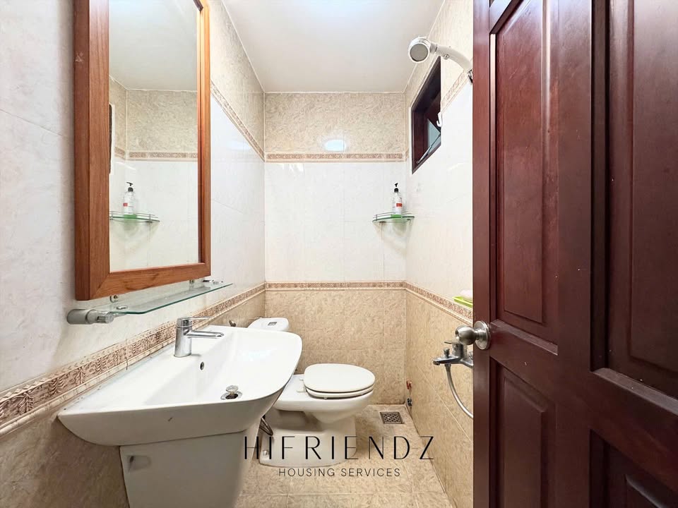 Phòng cho thuê tại Quận 1 - Ban công thoáng, nội thất đầy đủ - Dọn vào ở ngay!