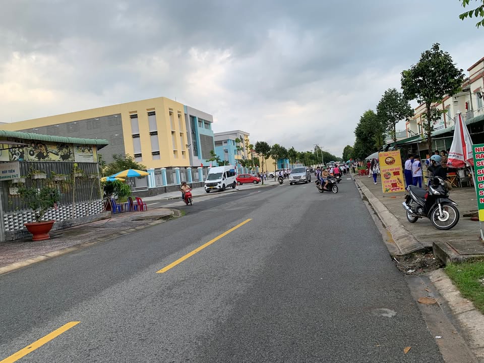 Nhà trọ mặt tiền D7 KDC 150m² giá 1 tỷ - Sổ riêng chính chủ!