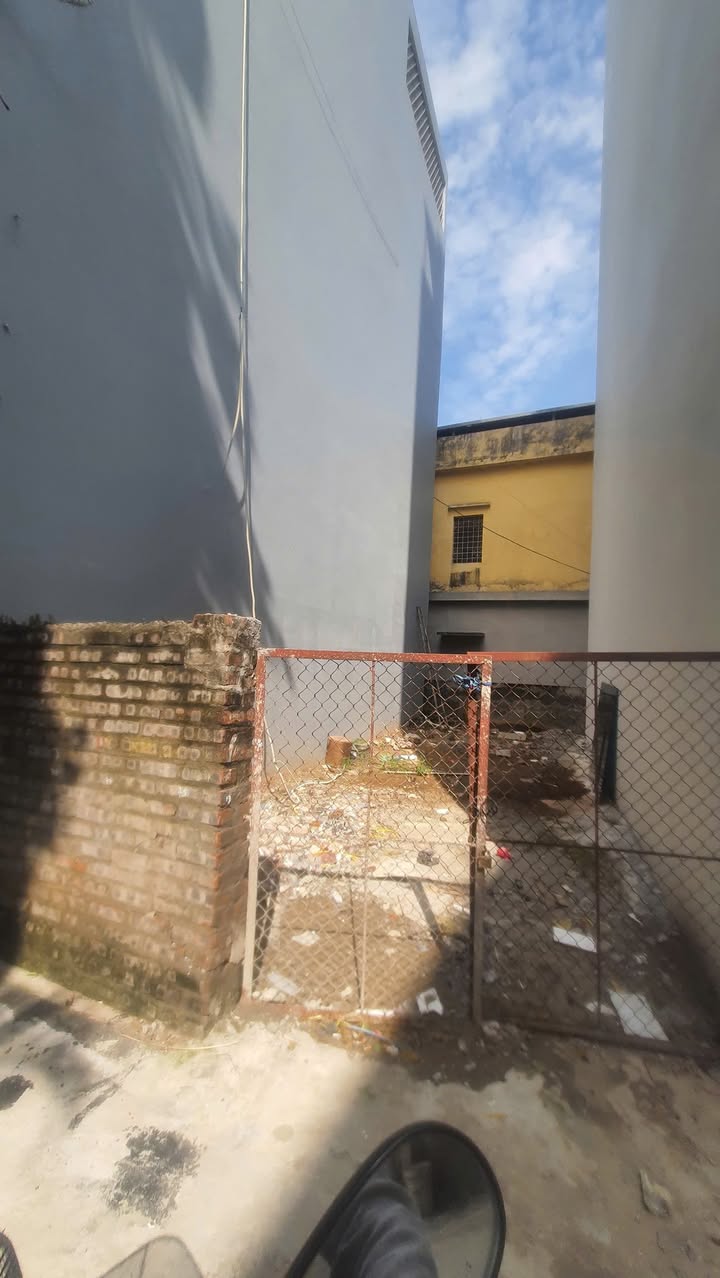 Đất Lạc Long Quân 100m² giá 2x tỷ - Vị trí vàng, sổ đỏ chính chủ!