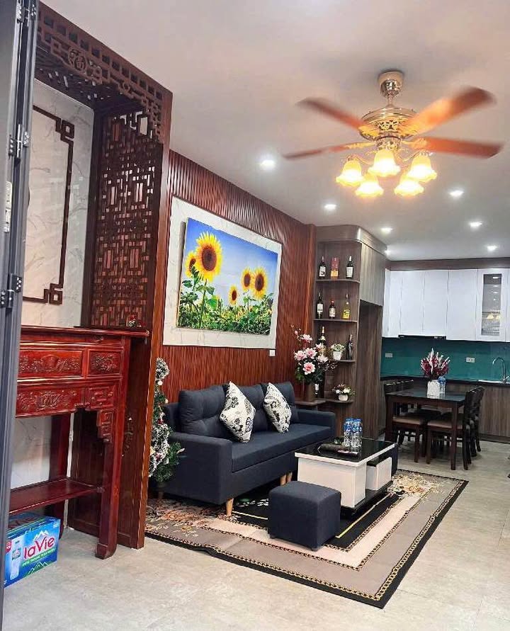 Nhà góc Lĩnh Nam 36m² giá 300 triệu - Ô tô đỗ gần, giao thông thuận tiện!
