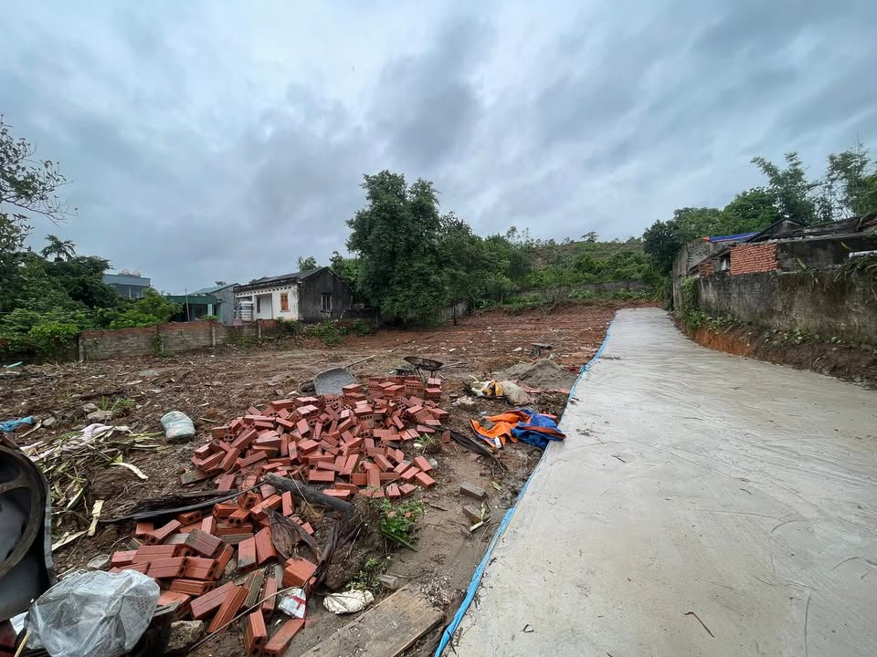 Đất nền Khu Trới 5 - Hoành Bồ 99m² giá 1.1 tỷ - Hướng Đông Nam, ô tô vào tận nơi!