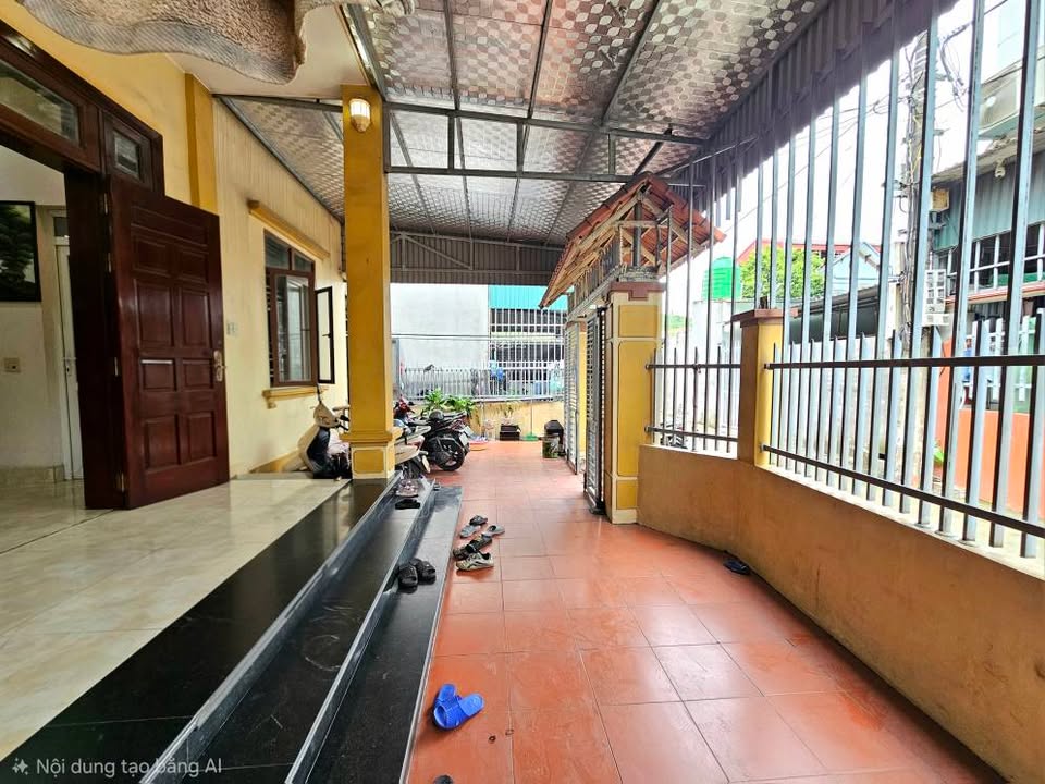 Nhà phố Cẩm Sơn, Cẩm Phả 184.6m² giá 2 tỷ - Mặt tiền rộng, ô tô đỗ cửa!