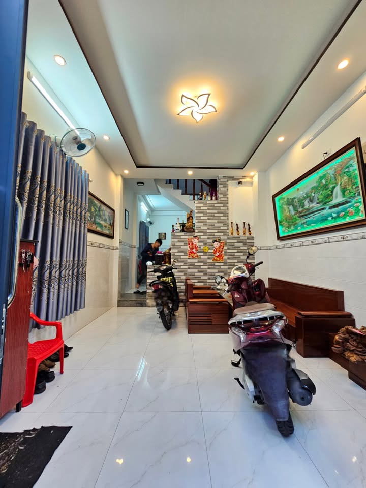 Nhà 3 Tầng Ôm Góc Hẻm Cạn Đường Thanh Niên, Quy Nhơn - Giá 2 Tỷ!