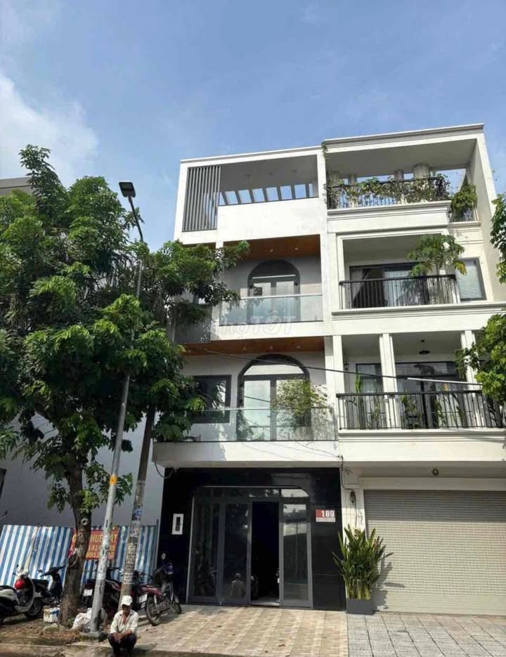 Nhà cho thuê tại Bình Tân 100m² giá 30 triệu - Full nội thất, có thang máy!